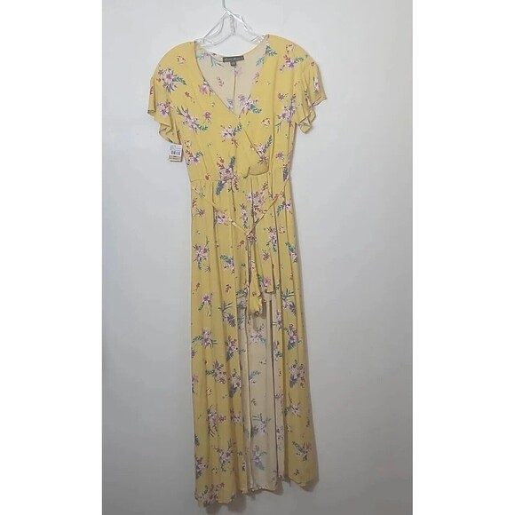 Love Tree Dresses & Skirts - Love Tree Yellow Floral V Neck Dress Romper Size Small With Tags